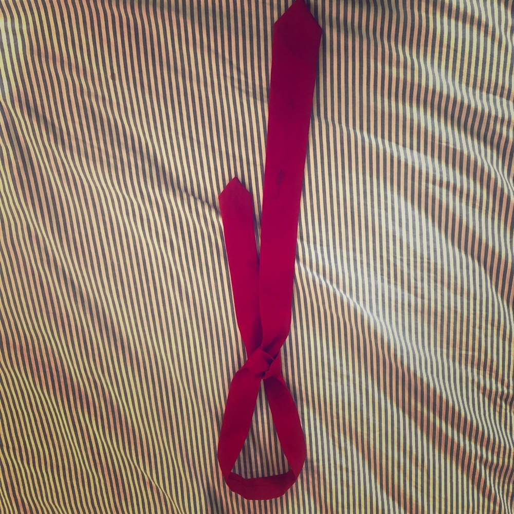 Casual red tie